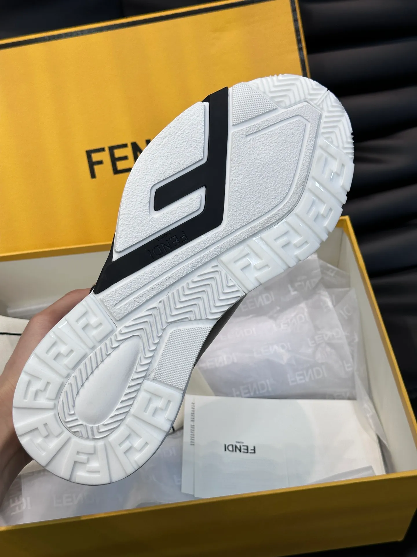 Men's shoes 💰p560 "Fend*" new men's casual sports shoes, equipped with elastic straps, side zippers, and corrugated soles engraved with F. Embossed Fendi Flow lettering on the heel. Made of technical fabric and a mix of blue and suede. Decorated with Lycra® details. FF graphic tongue. Ultra-light and wear-resistant EVA sole. Size: 38-44